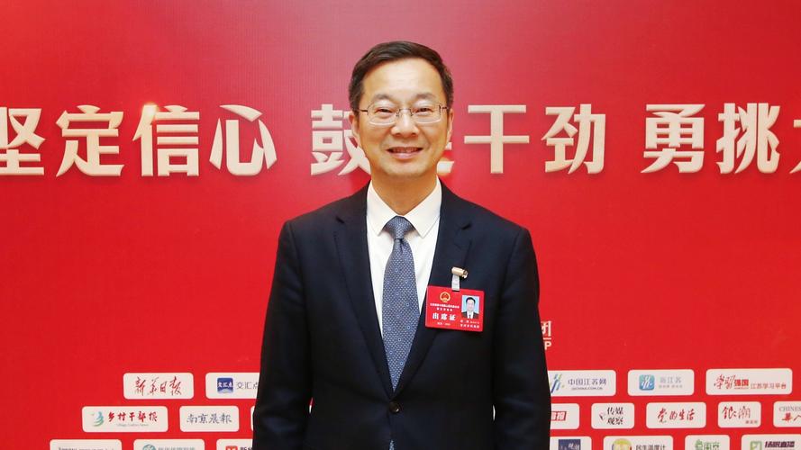 周偉成股評簡介，股票大師周偉成資料